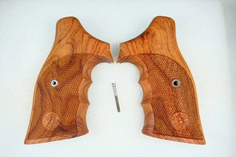 Handgun grips for a S&W K or L frame with a square or round butt (P1200996)