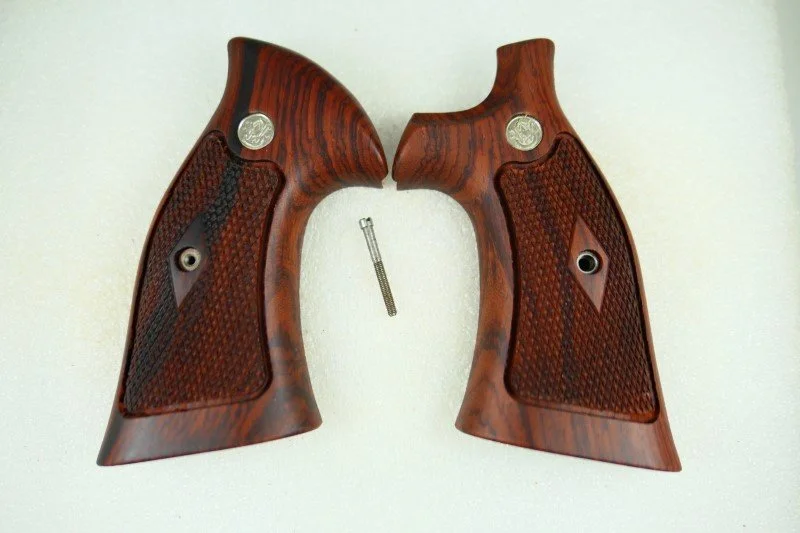 Handgun Grip for a  Smith & Wesson K or L frame with a round butt (P1210173)