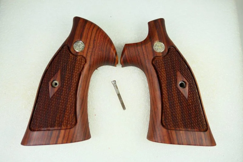 Handgun Grip for a  Smith & Wesson K or L frame with a round butt (P1210203)