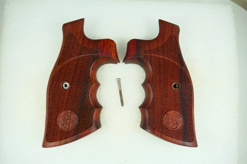 Handgun grips for a S&W K or L frame with a square or round butt (P1210672)