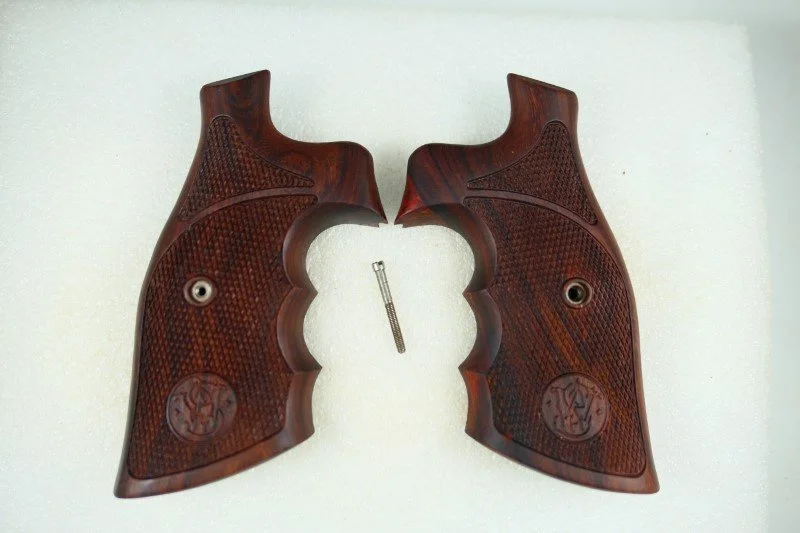 Handgun grips for a S&W K or L frame with a square or round butt (P1210666)