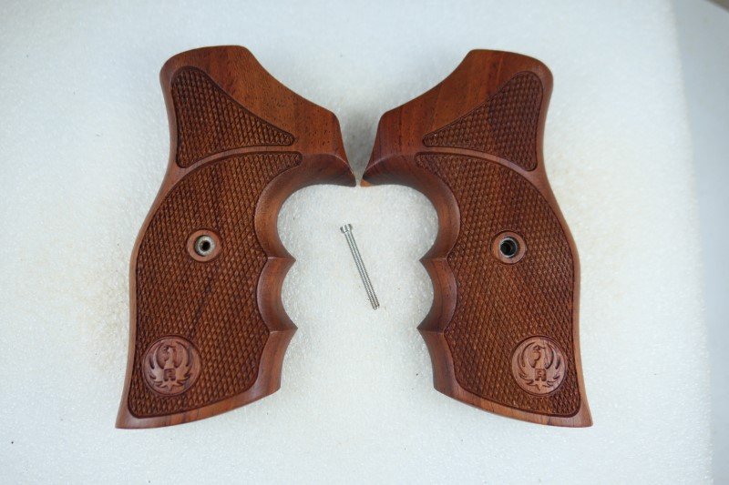 Handgun Grips for a Ruger GP-100 (P1240173)