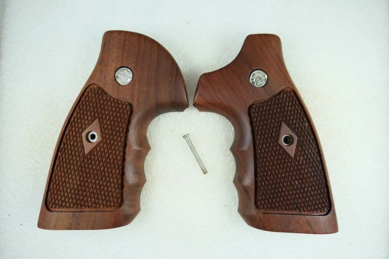 Handgun grips for a S&W N frame with a square or round butt (P1230335)