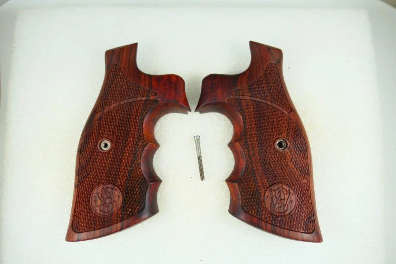 Handgun grips for a S&W K or L frame with a square or round butt (P1210678)