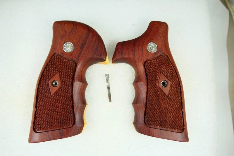 Handgun grips for a S&W K or L frame with a square or round butt (P1210305)