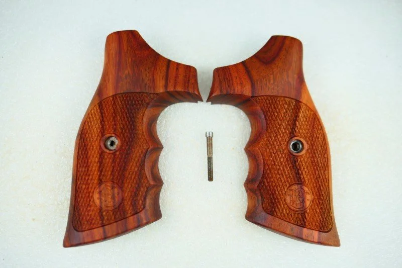 Handgun grips for a S&W J frame with a Square butt (P1210594)