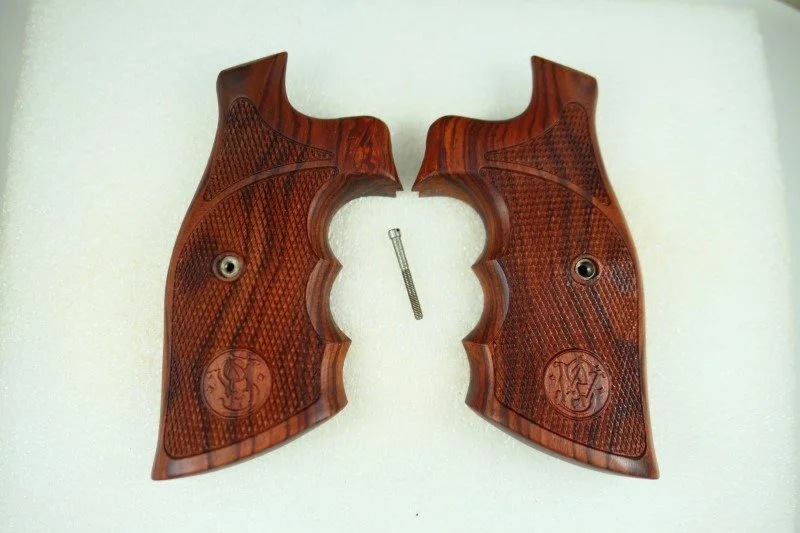 Handgun grips for a S&W K or L frame with a square or round butt (P1210648)
