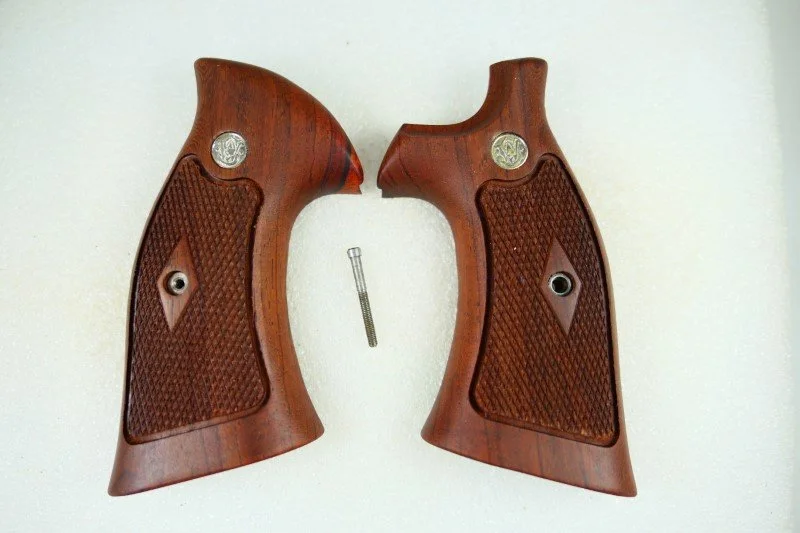 Handgun Grip for a  Smith & Wesson K or L frame with a round butt (P1210179)
