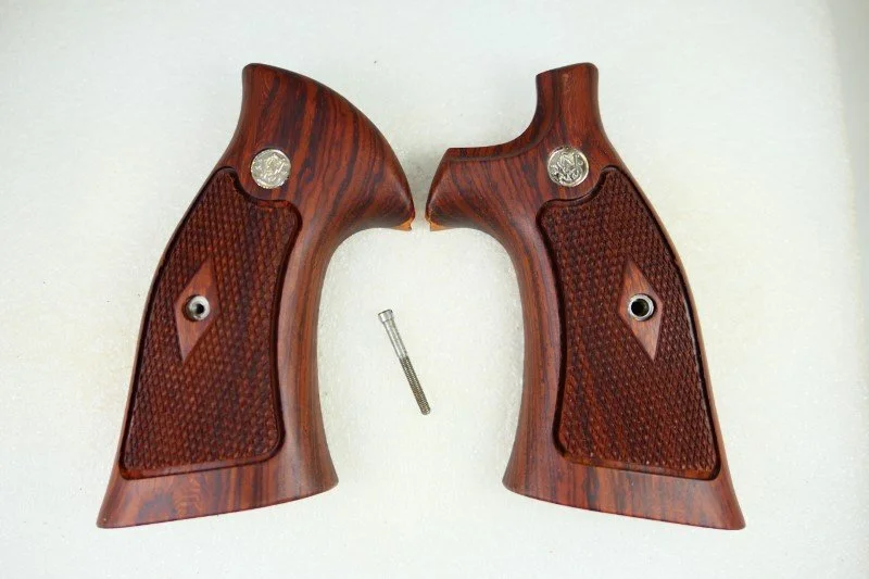 Handgun Grip for a  Smith & Wesson K or L frame with a round butt (P1210197)