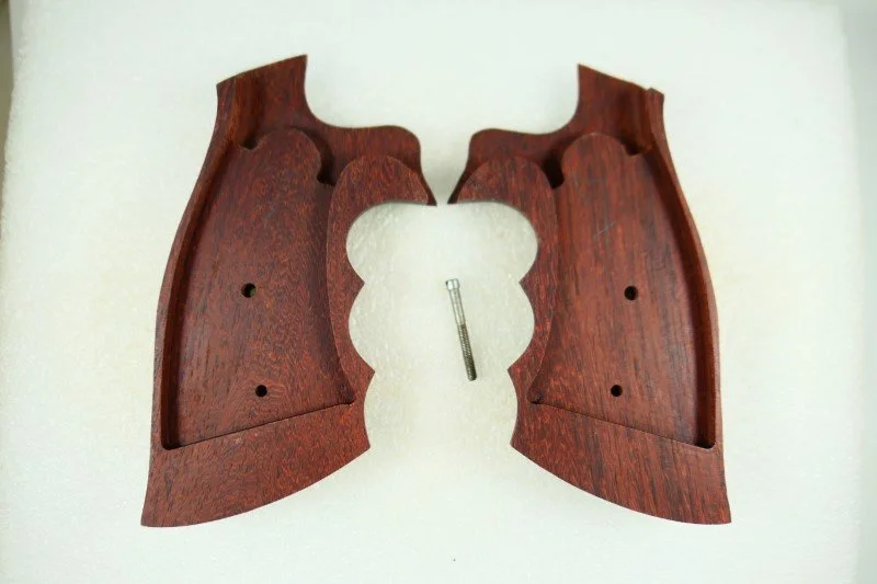 Handgun grips for a S&W K or L frame with a square or round butt (P1210654)
