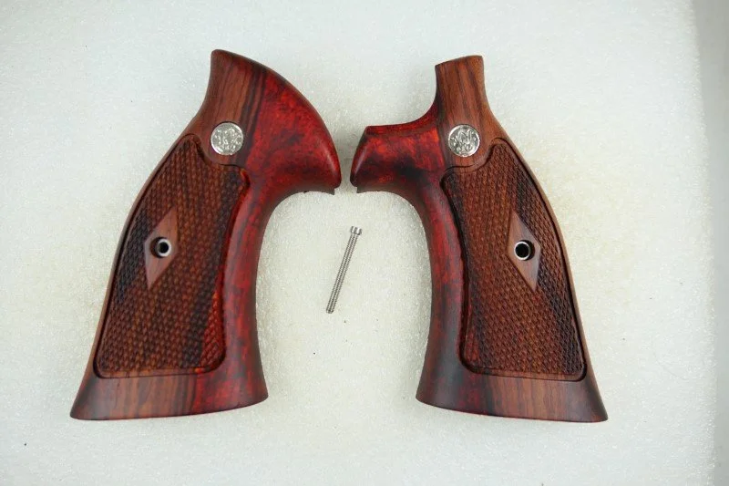 Handgun Grip for a  Smith & Wesson K or L frame with a square butt (P1240391)