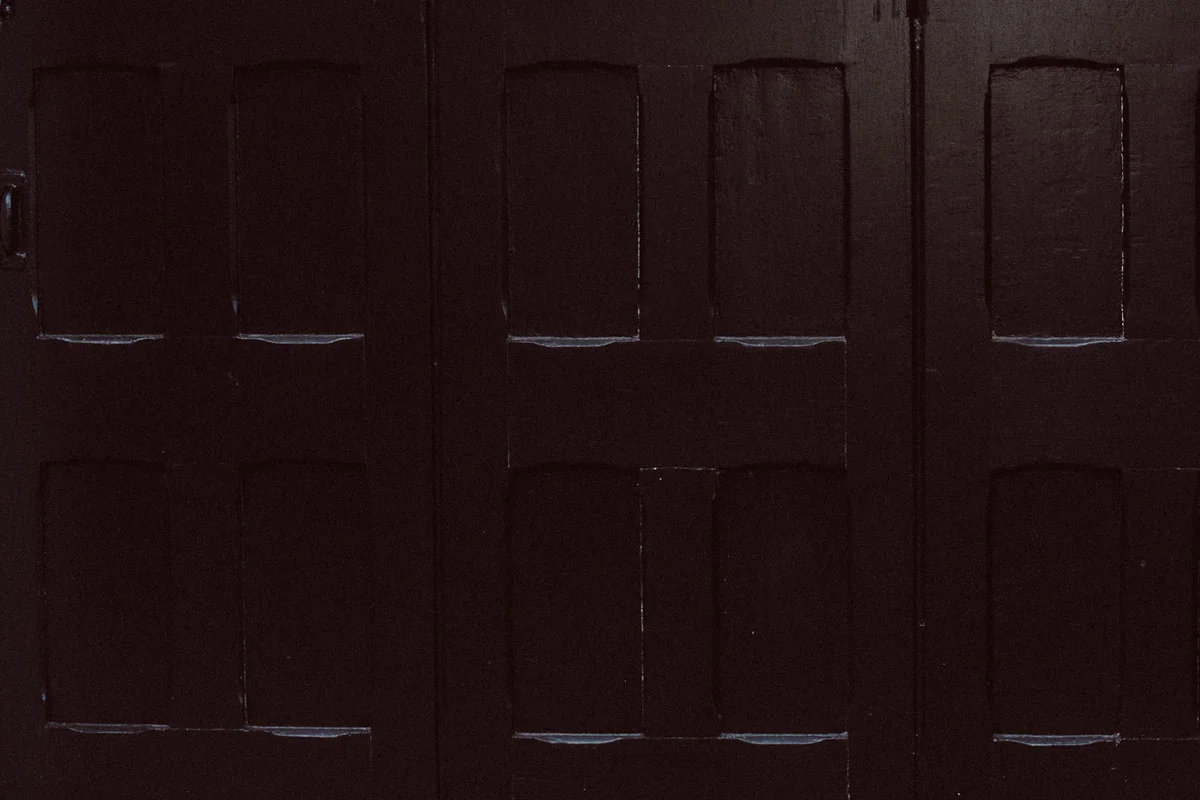bblack-wooden-wall.jpg