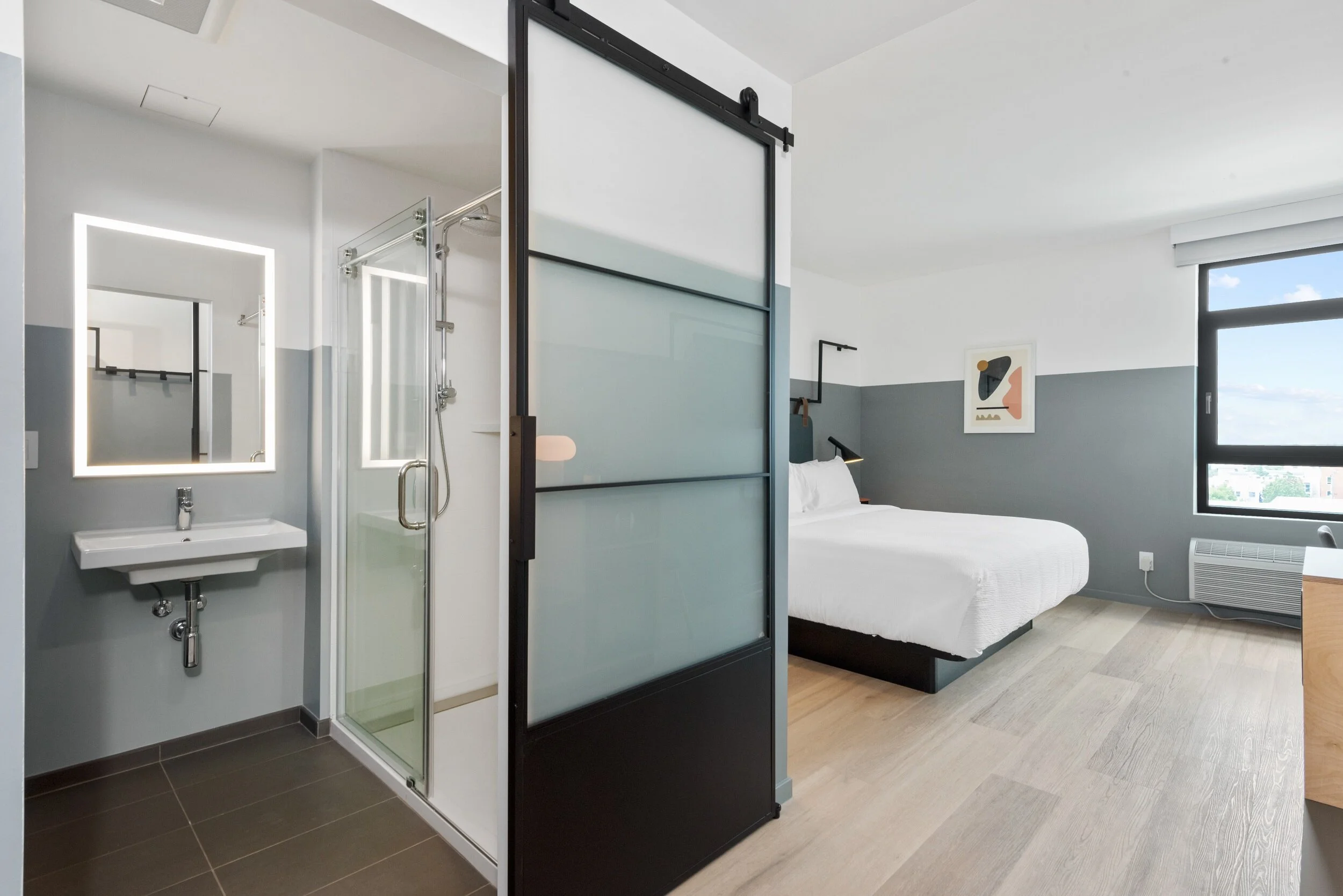  King room bathroom barn door 