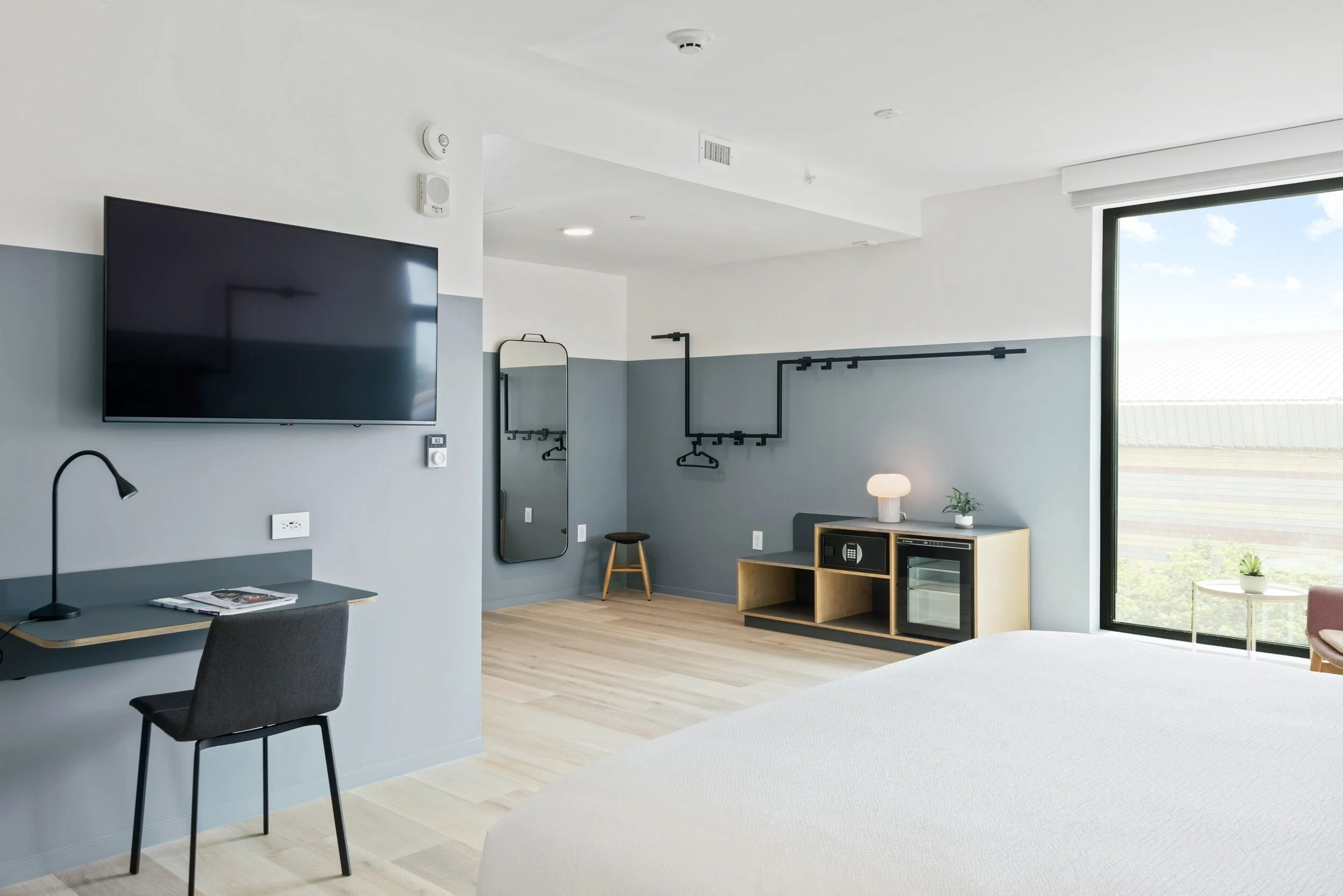  Accessible king with the desk, tv and open closet 