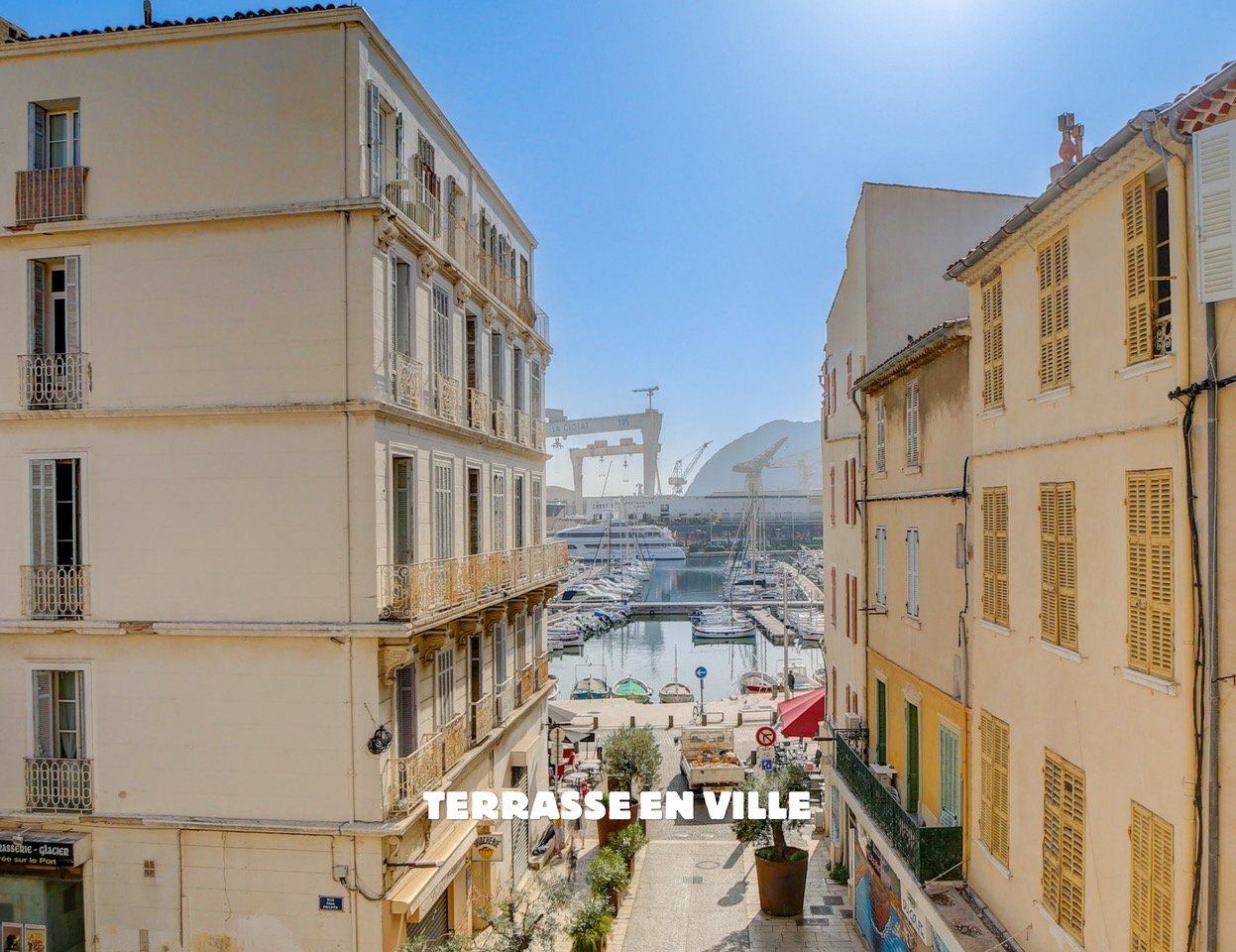 LA CIOTAT- APPARTEMENT T4 - 122M2 - TERRASSE -VUE PORT ET JARDINS - 690 000€