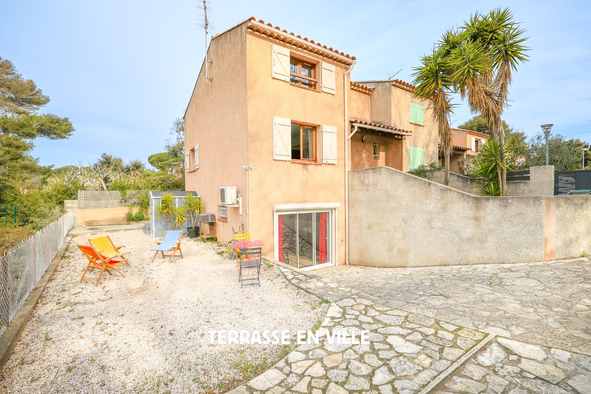 SIX FOURS LES PLAGES - MAISON T3 + T2 - 119M2 - MER A PIED -  3 PARKINGS - 499 000€