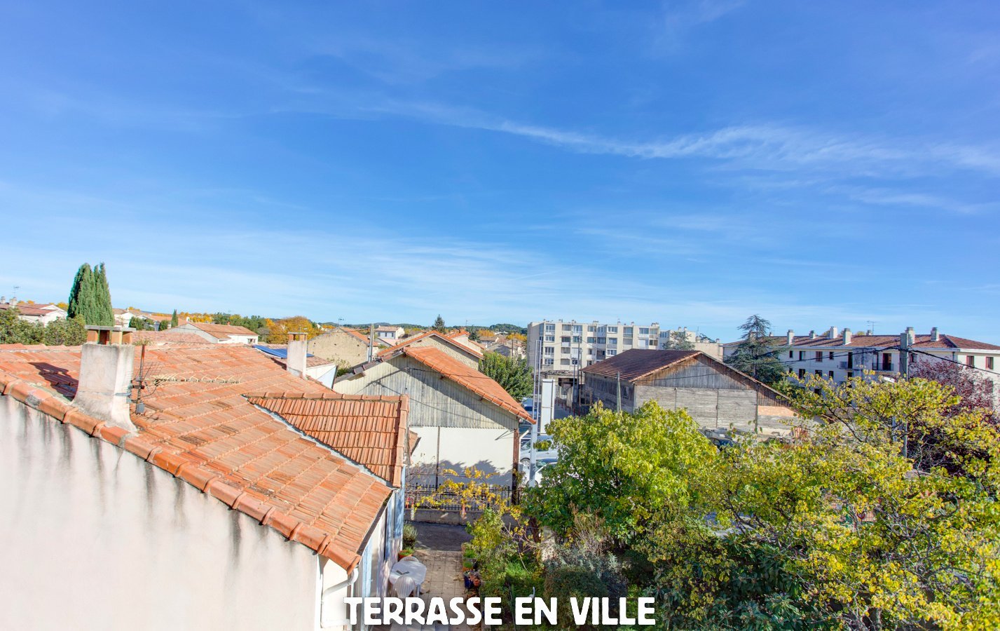 PERTUIS - APPARTEMENT - 98 M2 - TERRASSE - PARKING - ASCENSEUR - 310 000 €