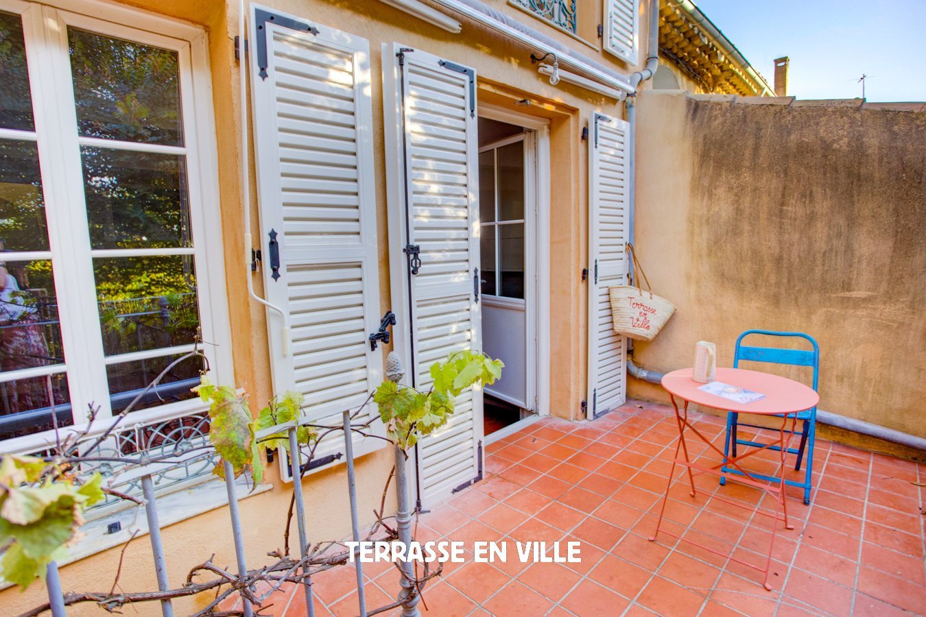 SOUS PROMESSE - EXCLUSIVITÉ - EGUILLES - MAISON DE VILLAGE - TERRASSE - GARAGE - 380 000 €