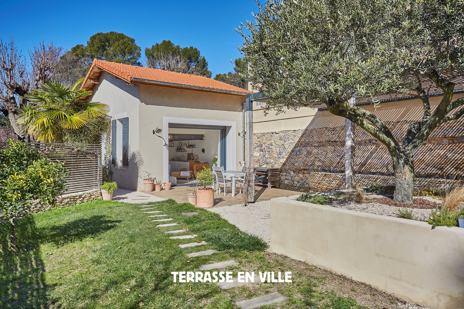 SOUS OFFRE - CENTRE - VILLE - MAISON - T5 - JARDIN - DEPENDANCE - PARKING - 780 000 €