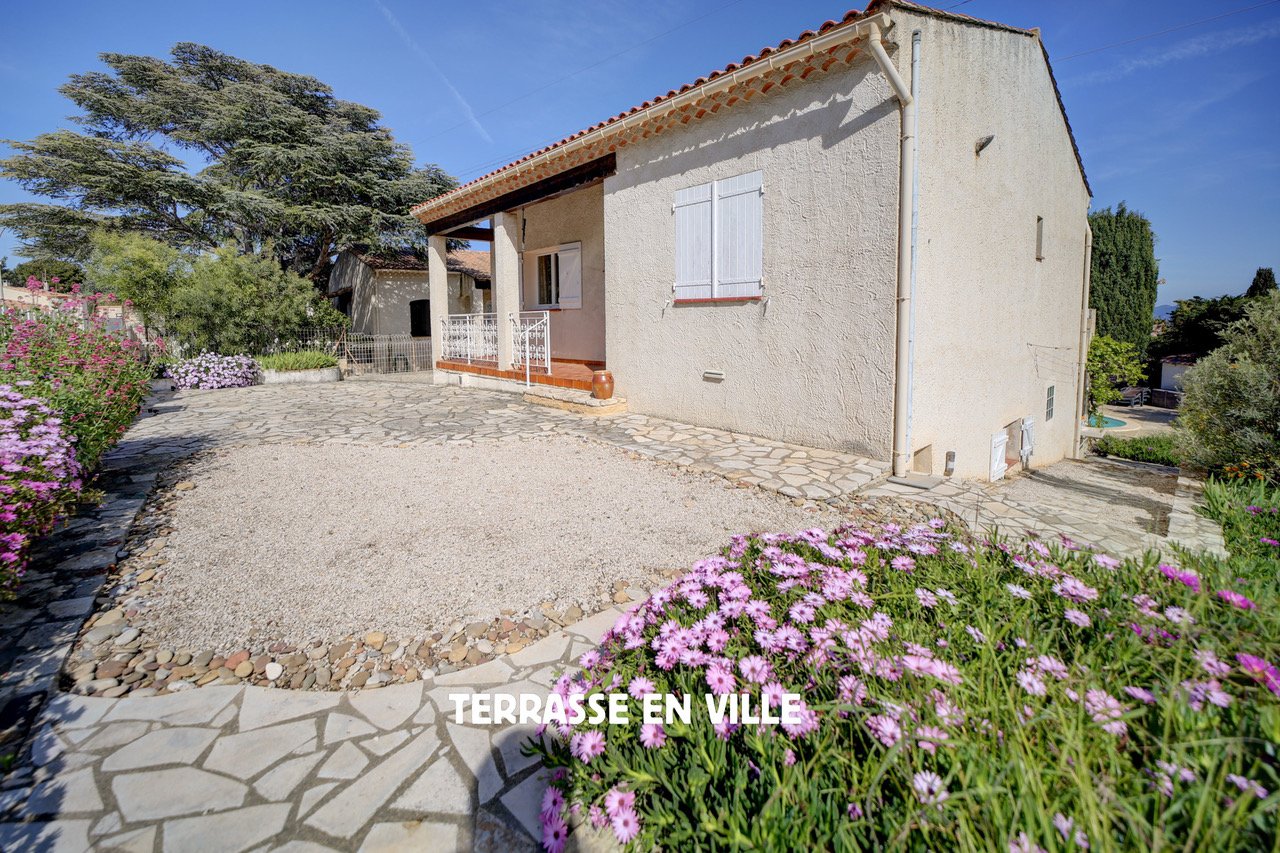 LA CIOTAT - MAISON - 129 M2 - GARAGE - PISCINE - PARCELLE 550M2 - VUE MER - 650 000 €