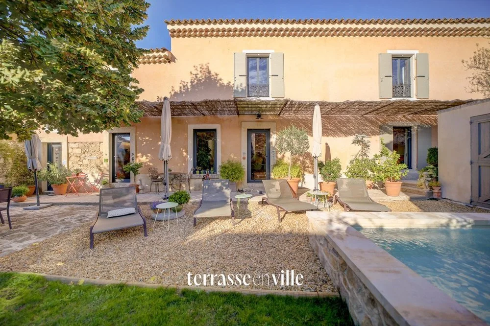 LUBERON - OPPEDE - VILLA T6 - 300 m2 - TERRAIN 750 m2 - PISCINE - GARAGE - 1 480 000 €