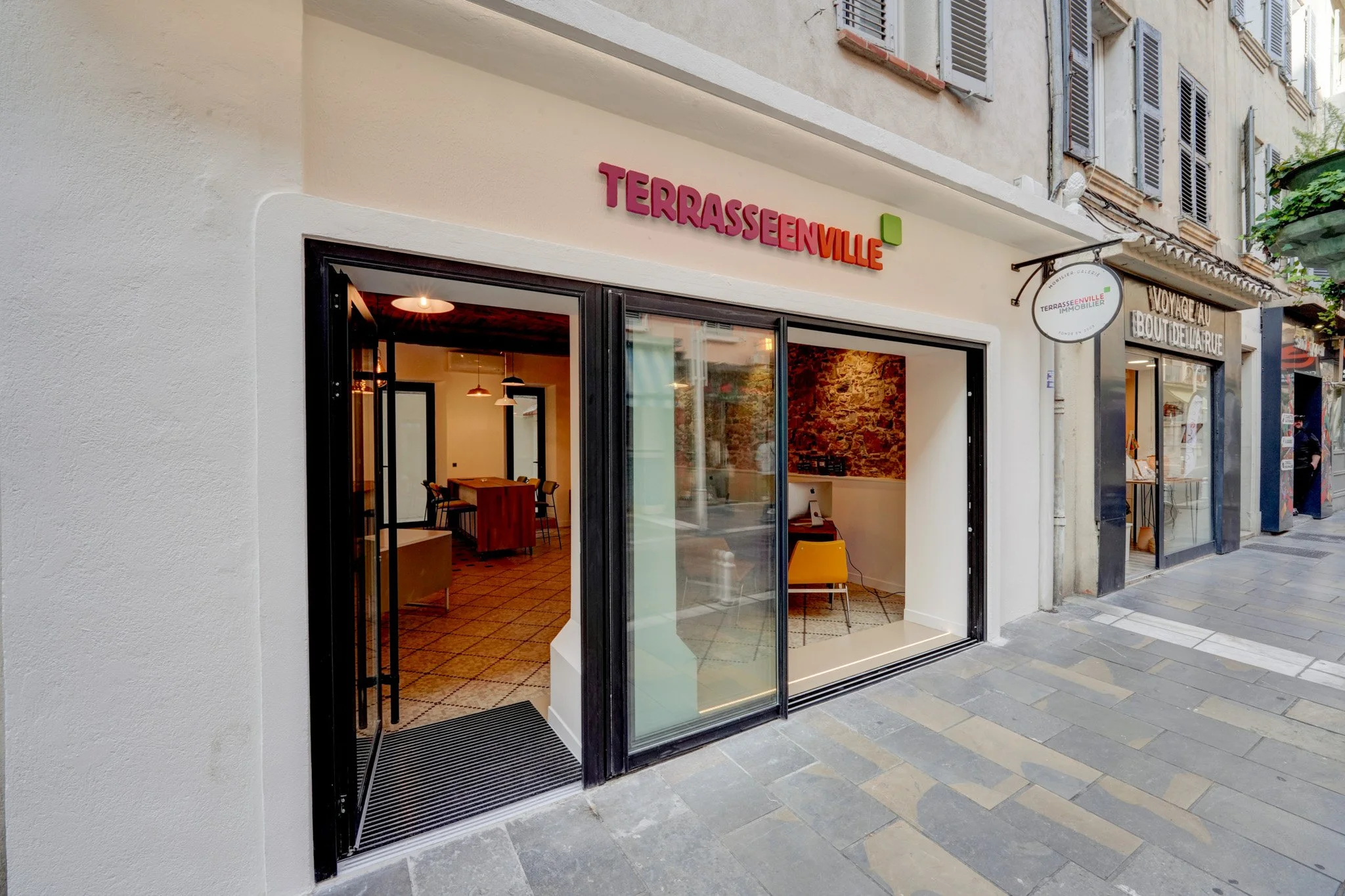 vitrine agence terrasse en ville mourillon.jpg
