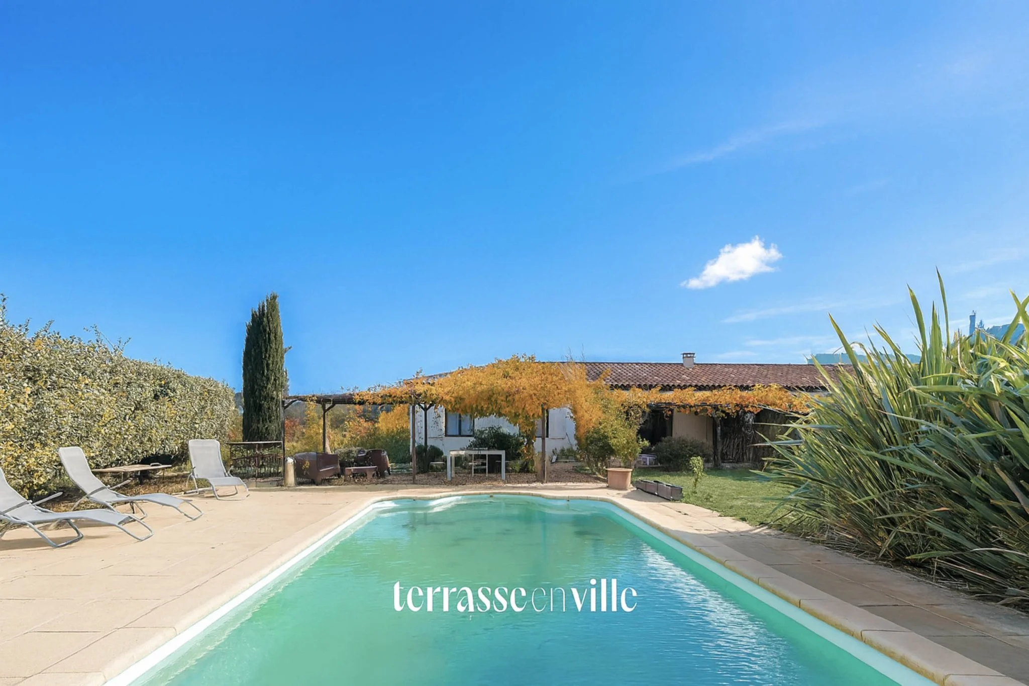 SIMIANE COLLONGUE - MAISONS - 250M2 - JARDIN 4200M2 - PISCINES - 1 270 000€