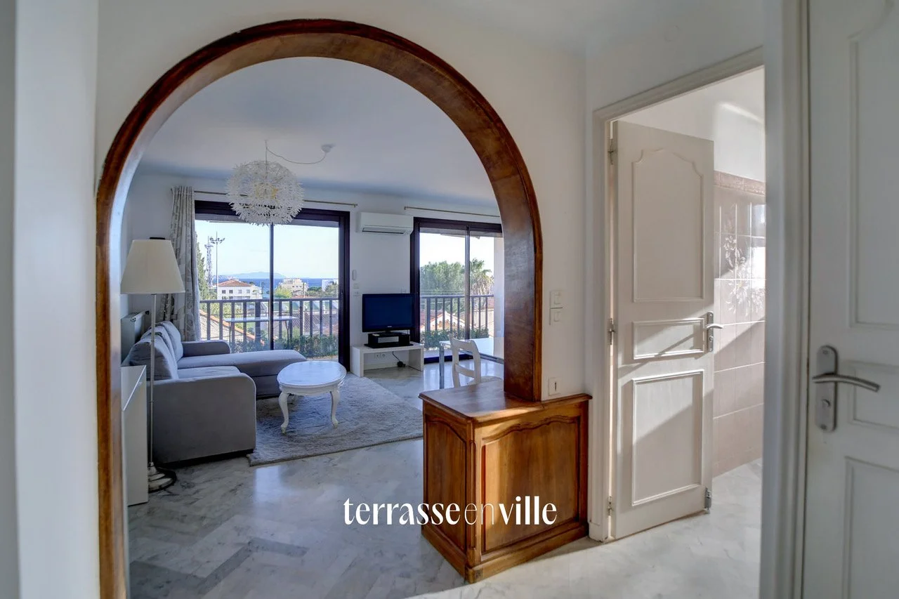 LA CIOTAT - APPARTEMENT - T2/3 - 67M2 - LUMINEUX - CALME ABSOLU - BALCON - PARKING - CAVE - VUE MER - 399 000€