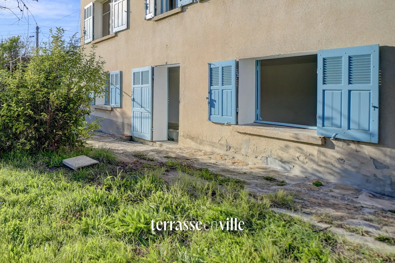 CEYRESTE - PROCHE VILLAGE - LOCAL/STUDIO -28 M2 - JARDIN 250 M2 - PARKINGS              195 000 €
