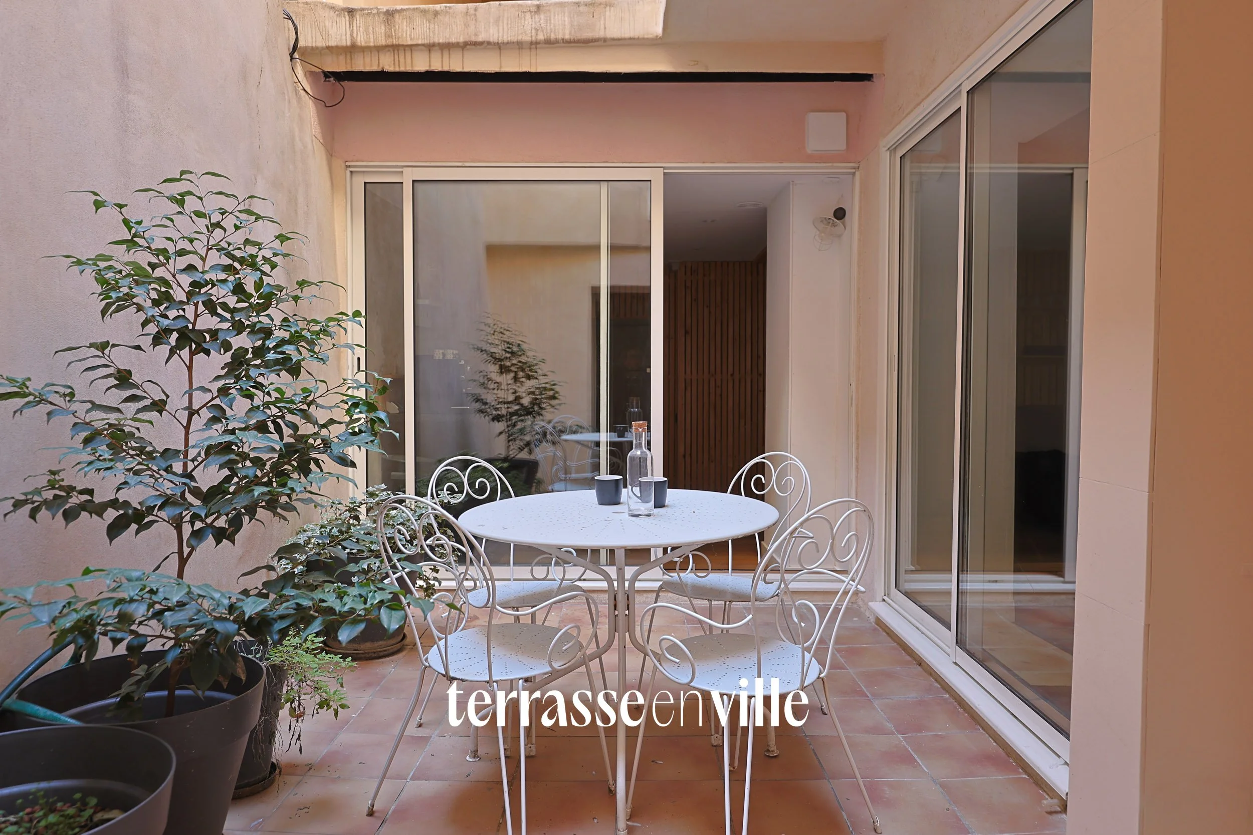 AIX-EN-PROVENCE -  - CENTRE VILLE LOCAL PROFESSIONNEL - T3 52 m2 - CAVE VOUTÉE 93 m2 - 280 000 €