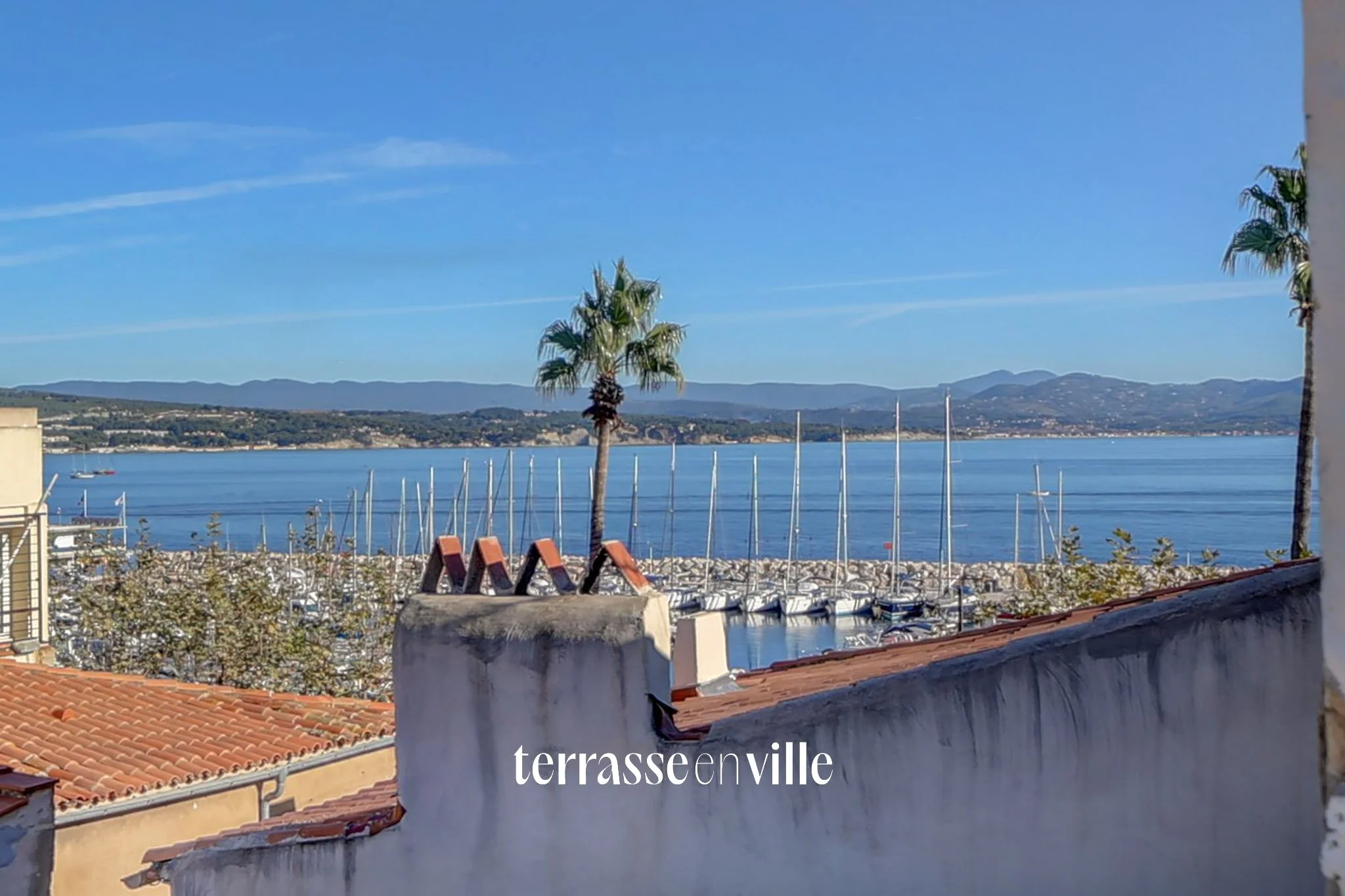 EXCLUSIVITÉ - LA CIOTAT - CENTRE HISTORIQUE - APPARTEMENT T2/3 62M2 - TERRASSE 24M2- VUE MER - 365 000€