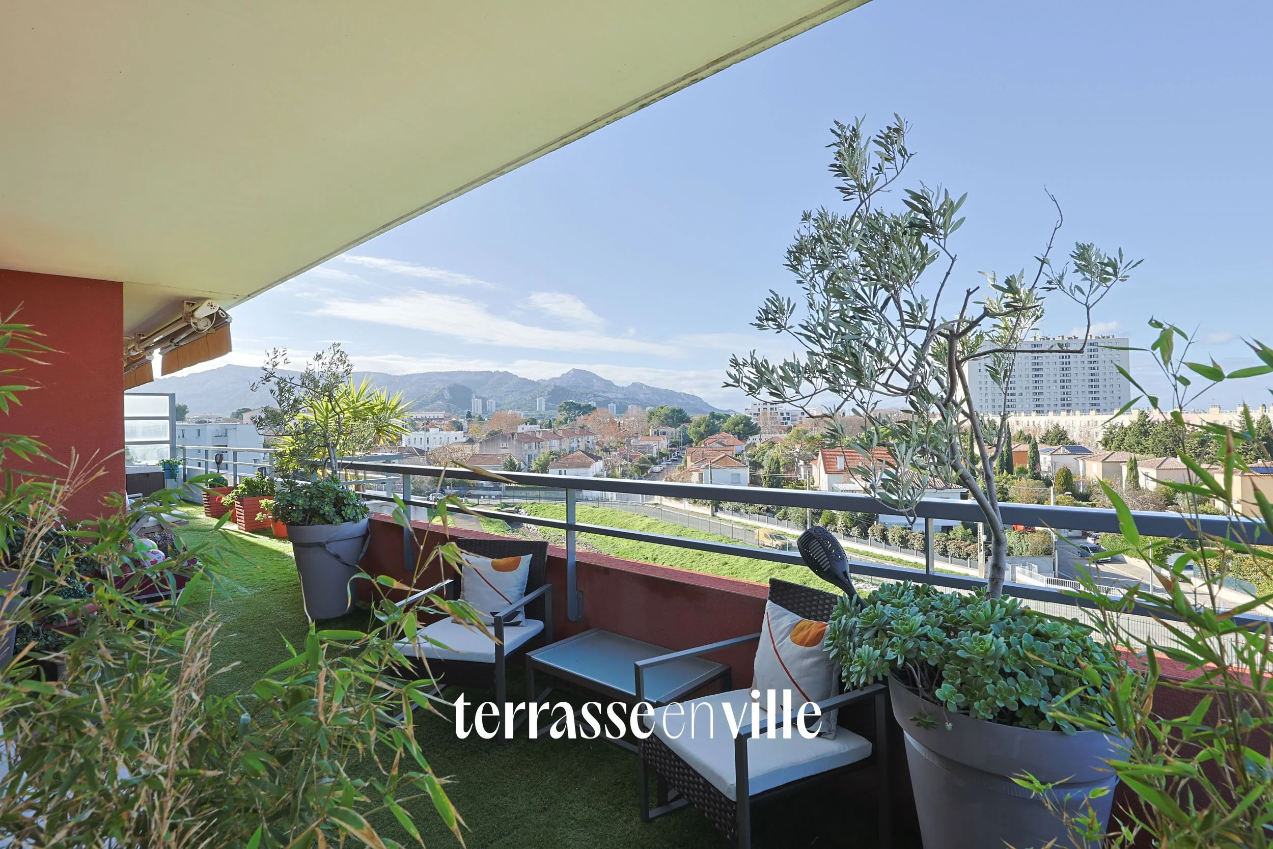 EXCLUSIVITÉ - MAZARGUES - PENTHOUSE - T4 - TERRASSE  - PLACE DE PARKING - 545000€