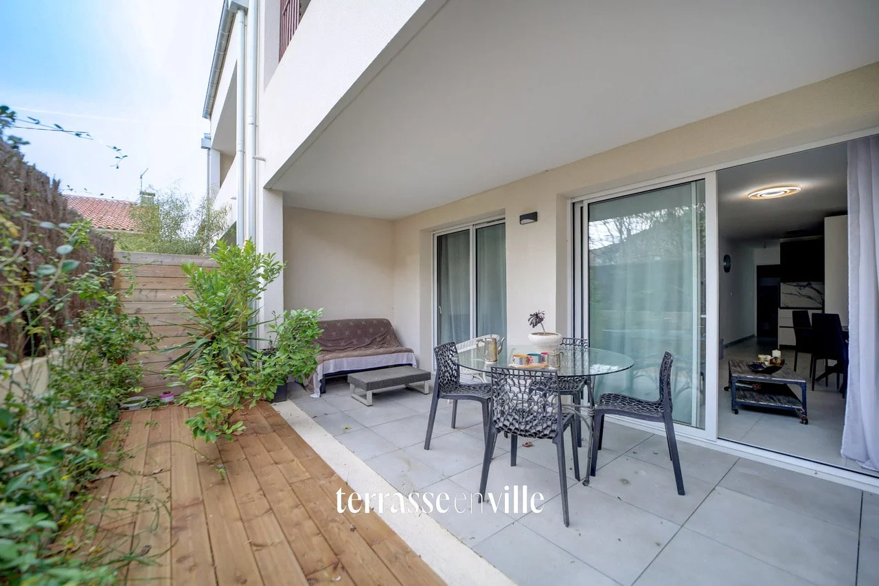 ST-CYR-SUR-MER - CENTRE-VILLE- T3 RECENT - TERRASSE - ASCENSEUR - PARKING PRIVE - 365 000 €