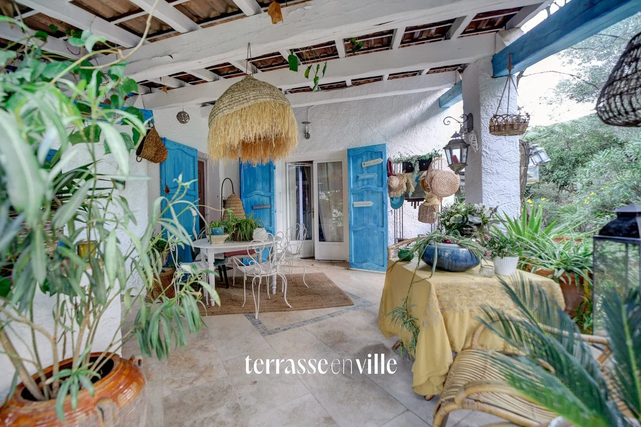 CEYRESTE  - MAISON  - 115 m2 - JARDIN 1046 m2 - PISCINE - 850 000 € 