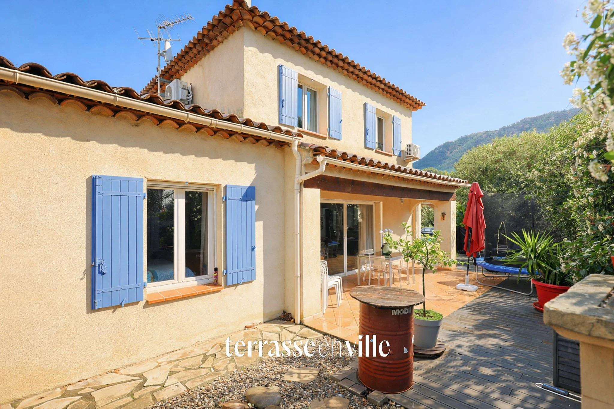 LE REVEST - DARDENNES - MAISON 135M2 - PISCINE - PARCELLE 650M2 - GARAGE - 575 000€