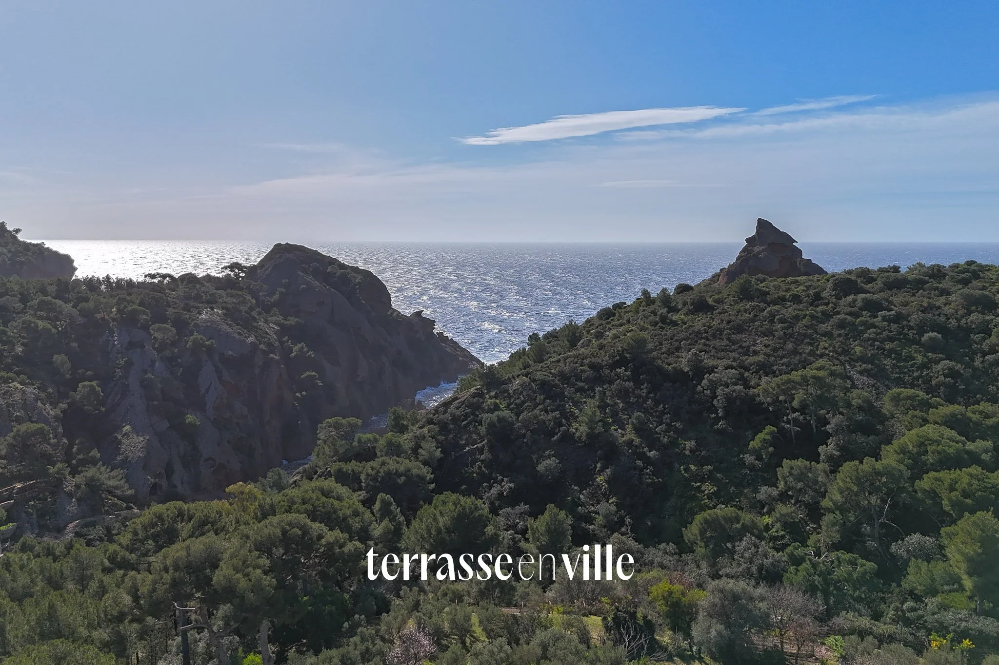 LA CIOTAT - VILLA D'EXCEPTION - CALANQUES - T6 - 204M² + T2 - 40M² - PISCINE - TERRAIN 1041 M2 - 1 890 000€