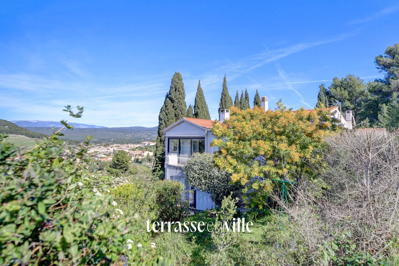 LE BEAUSSET - MAISON FAMILIALE - VUE DOMINANTE - PISCINE  - GARAGE - AU CALME - 649 000 €