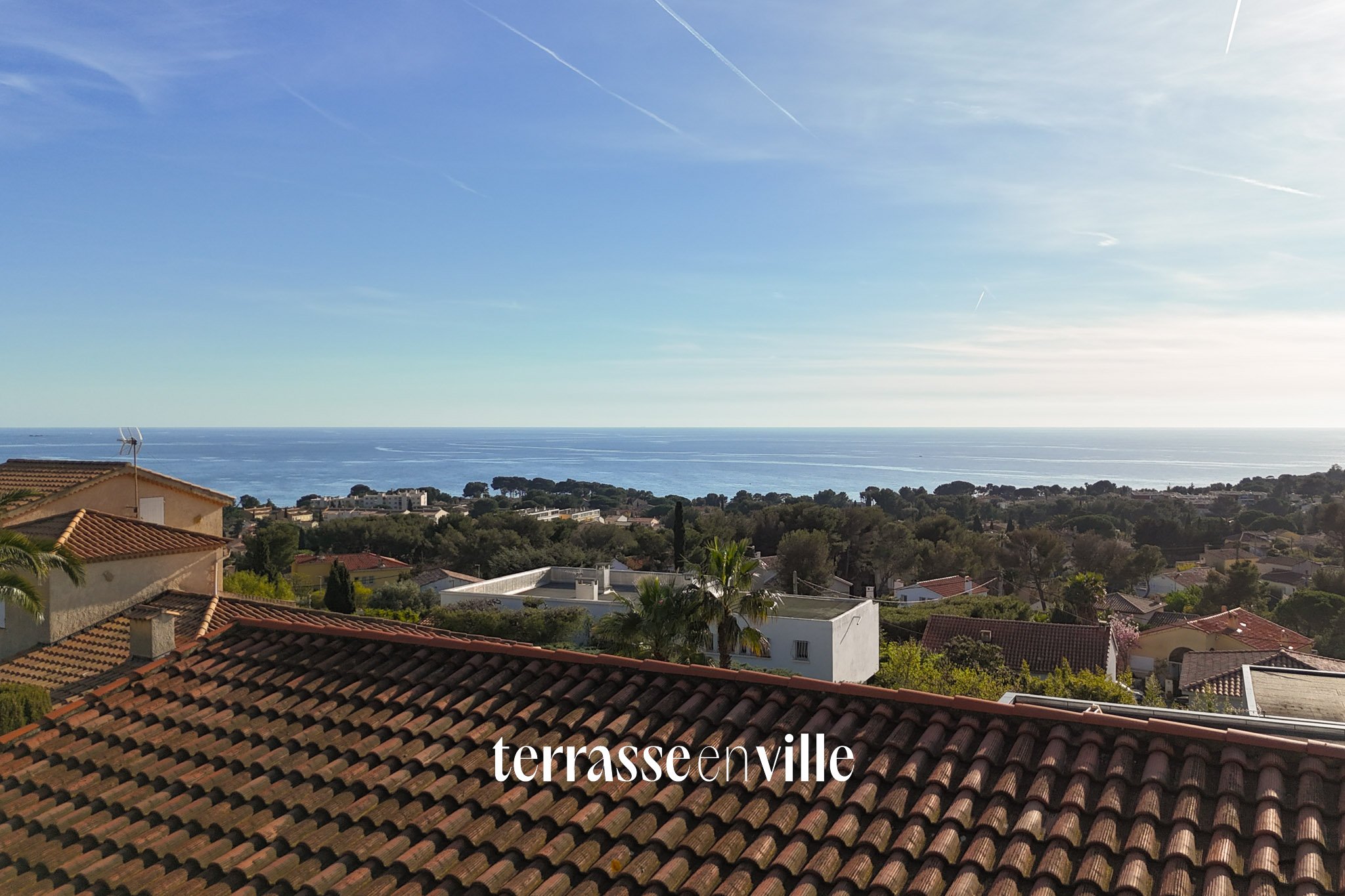 BANDOL - BELLE VUE - MAISON T5 - 145M2 - VUE MER - PISCINE - 950 000€