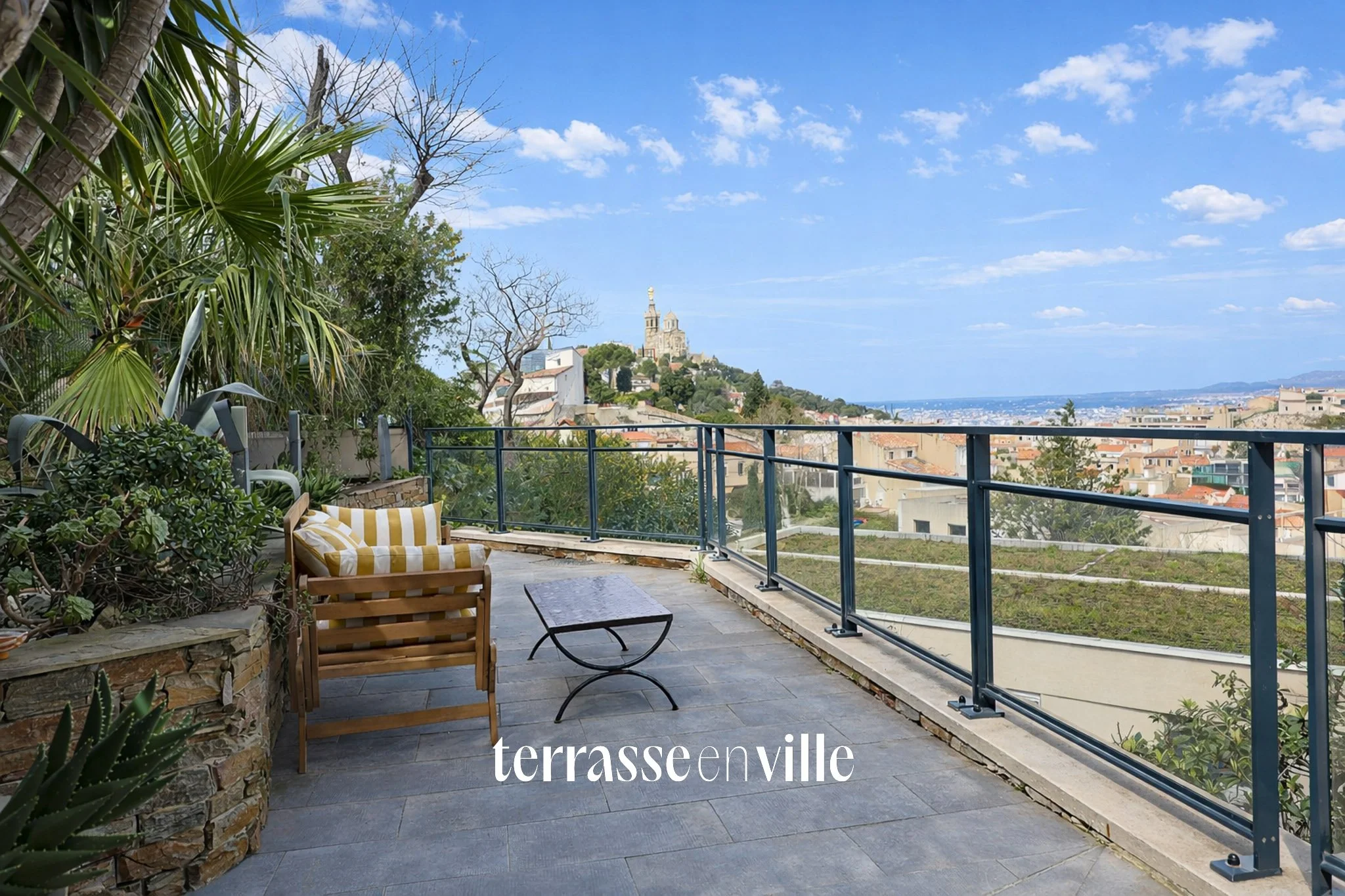 EXCLUSIVITE - ROUCAS BLANC - T4 - TERRASSES - VUE - PARKING - 795000 €