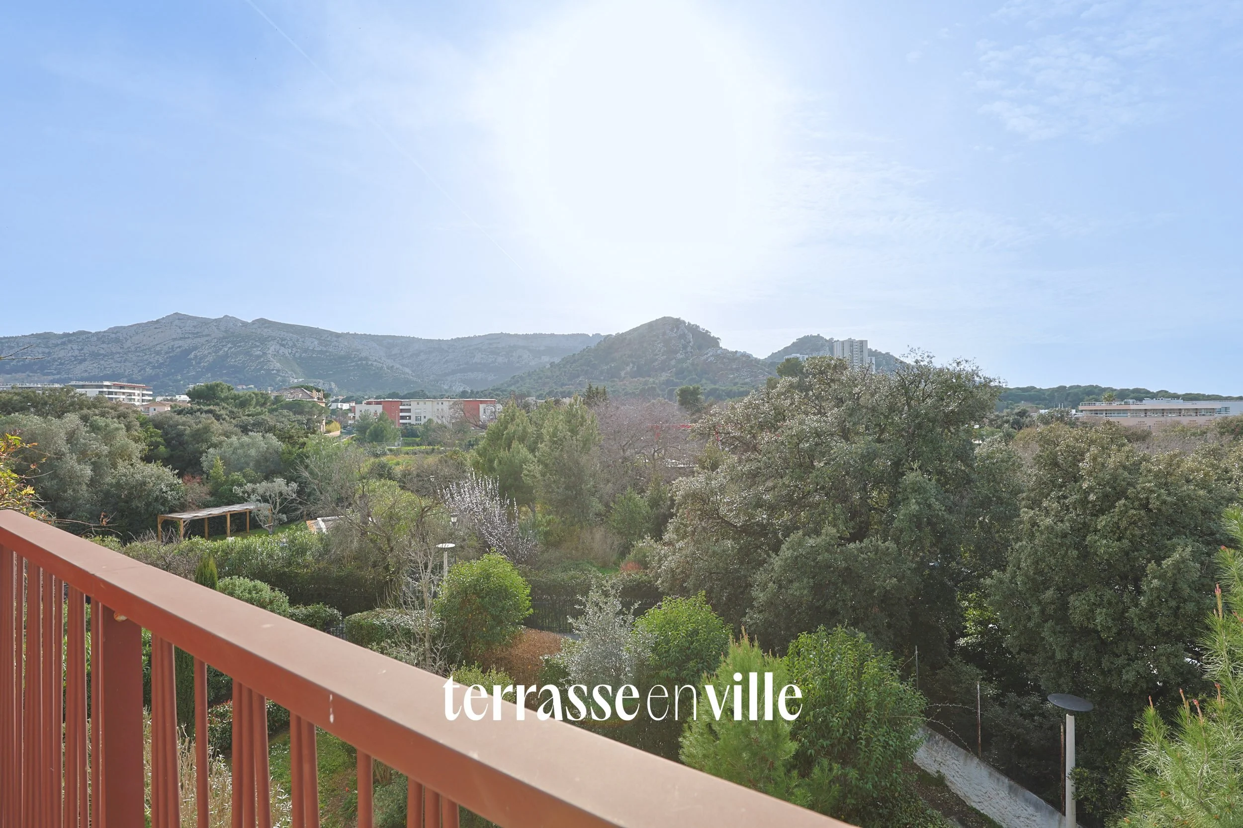 MAZARGUE / SORMIOU – T2 – 45 M² – TERRASSE 10 m² – RESIDENCE RECENTE AVEC PISCINE - PARKING - 250 000 €