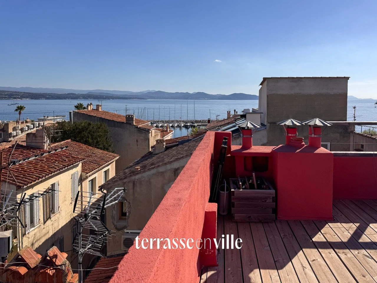LA CIOTAT - COEUR DE VILLE - T1 BIS - 28M2 - TERRASSE - 40M2 - VUE MER - 249 000€