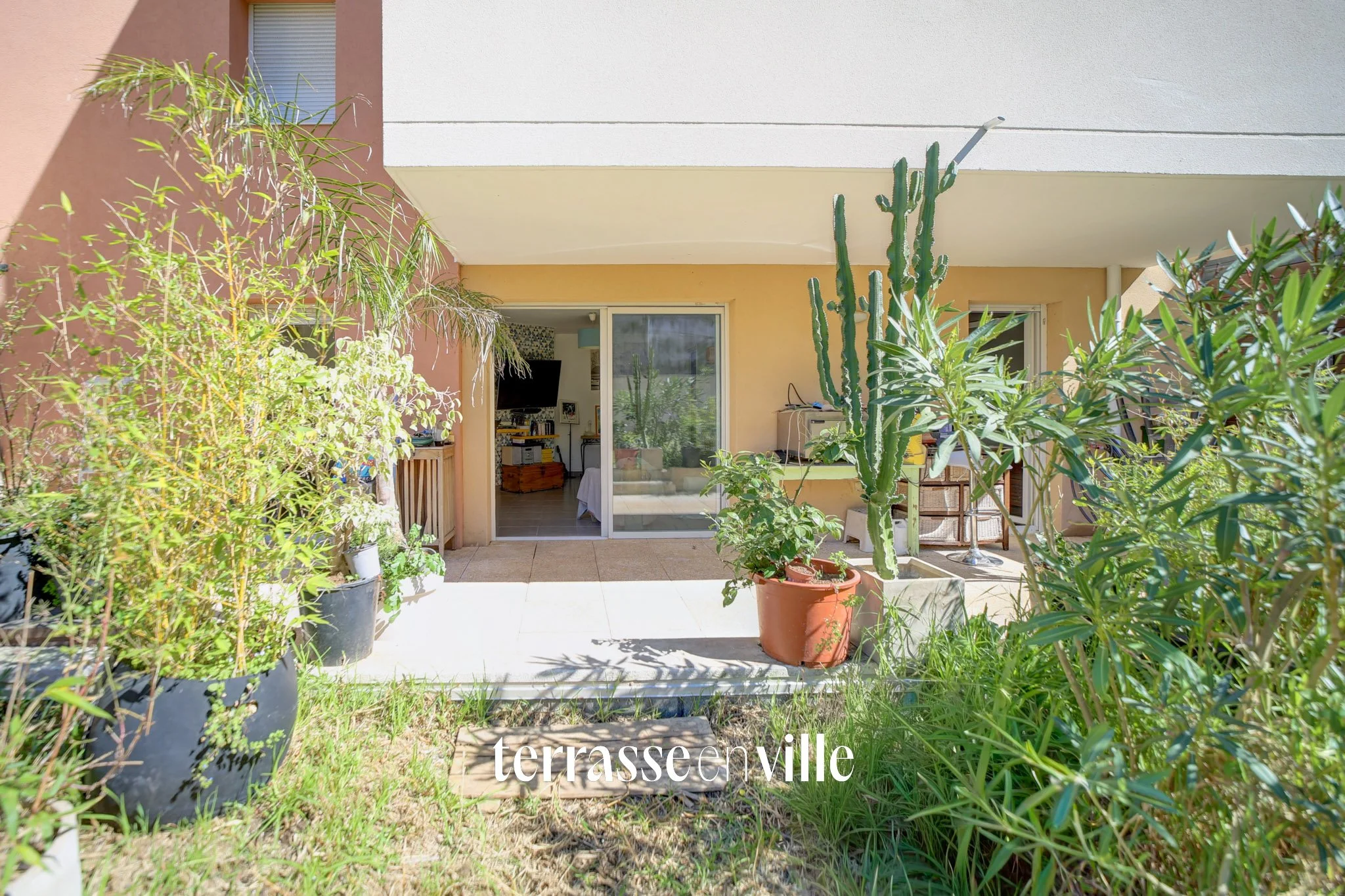 LA CIOTAT - VIEUX PORT - APPARTEMENT T2- 46M2 - PORT &amp; CALANQUES A PIED - 335 000 €