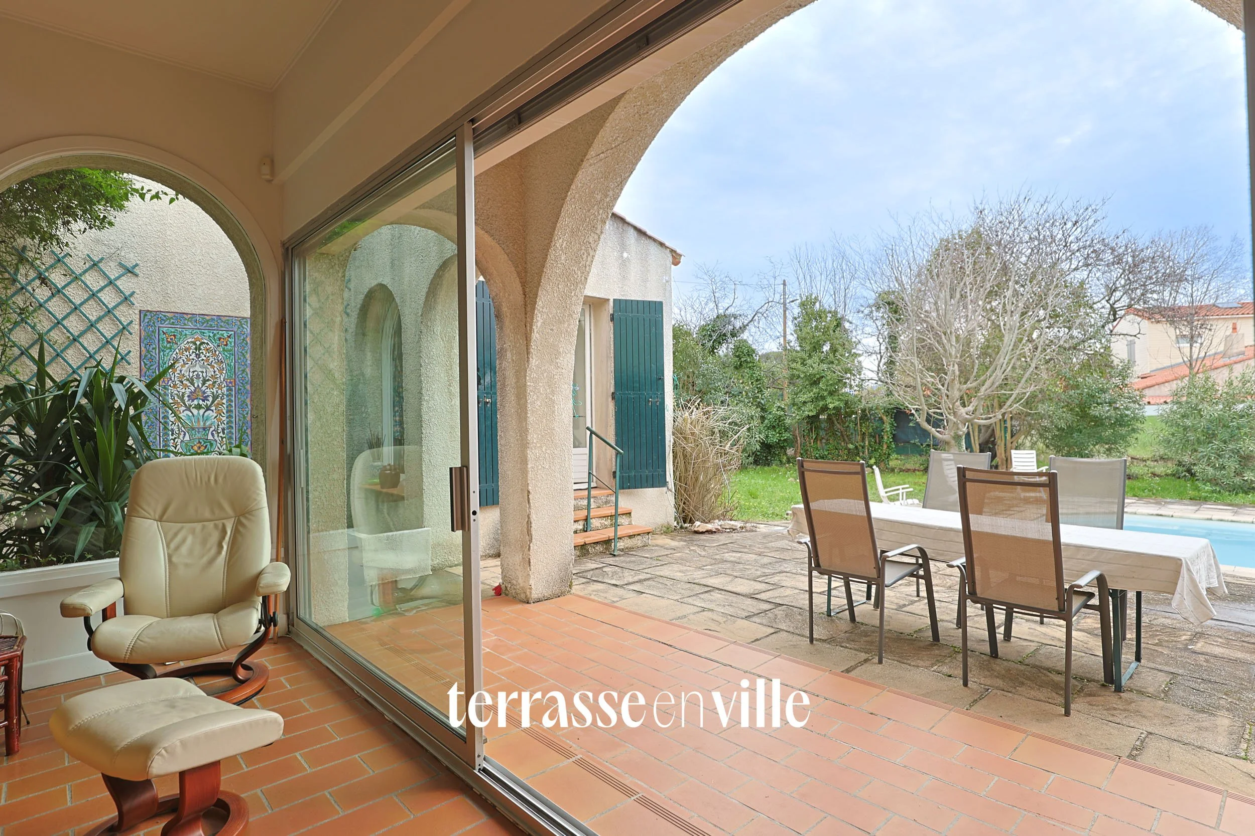 13013 - CHATEAU-GOMBERT- MAISON T4/5 169 M2 - PISCINE - TERRAIN 1000 M2 - 640 000 €