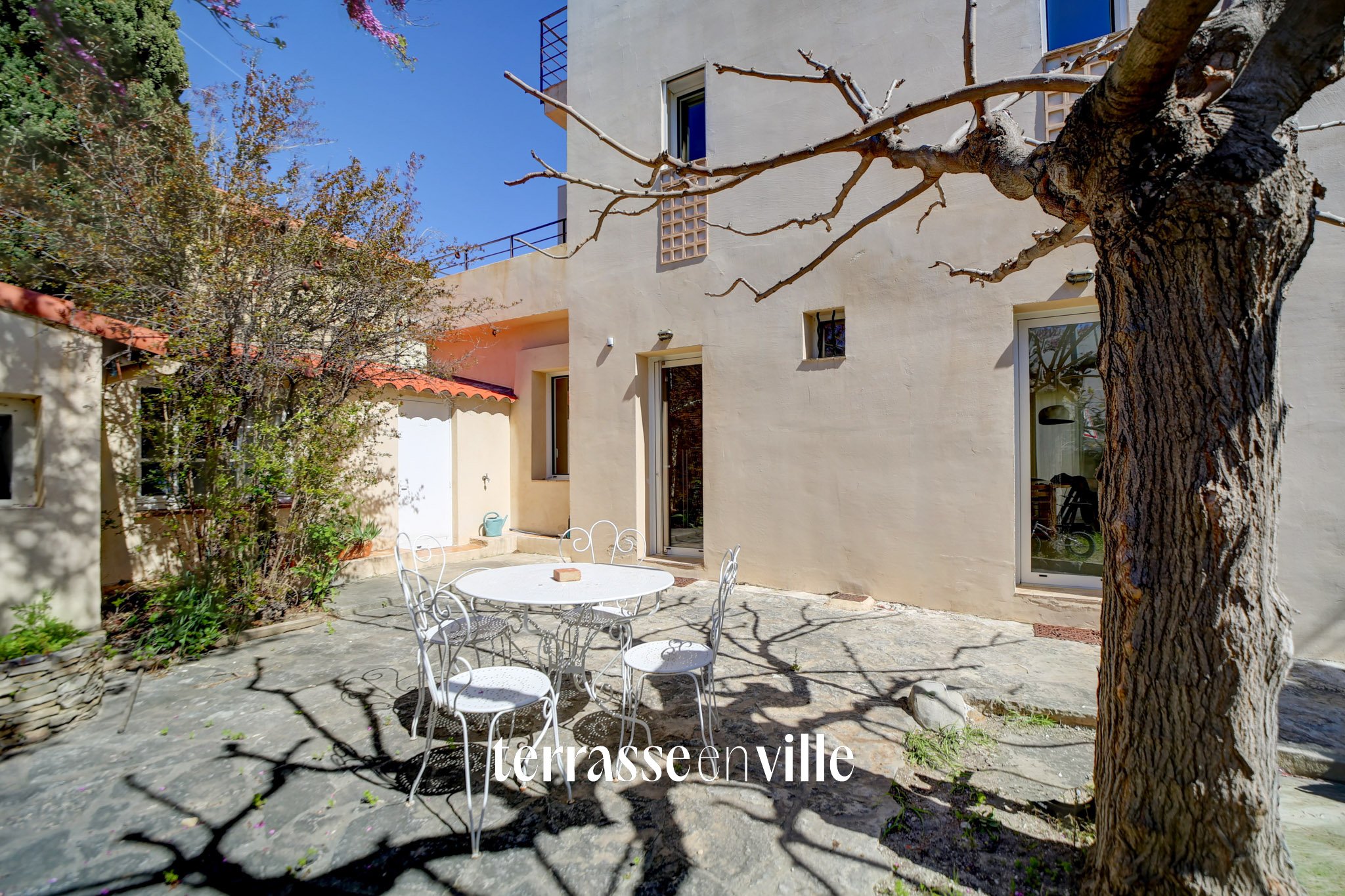 LA CIOTAT - MAISON D'ARCHITECTE  - T4 - 100 M2 - LUMINEUSE - PARCELLE - 430M2  - 775 000 €