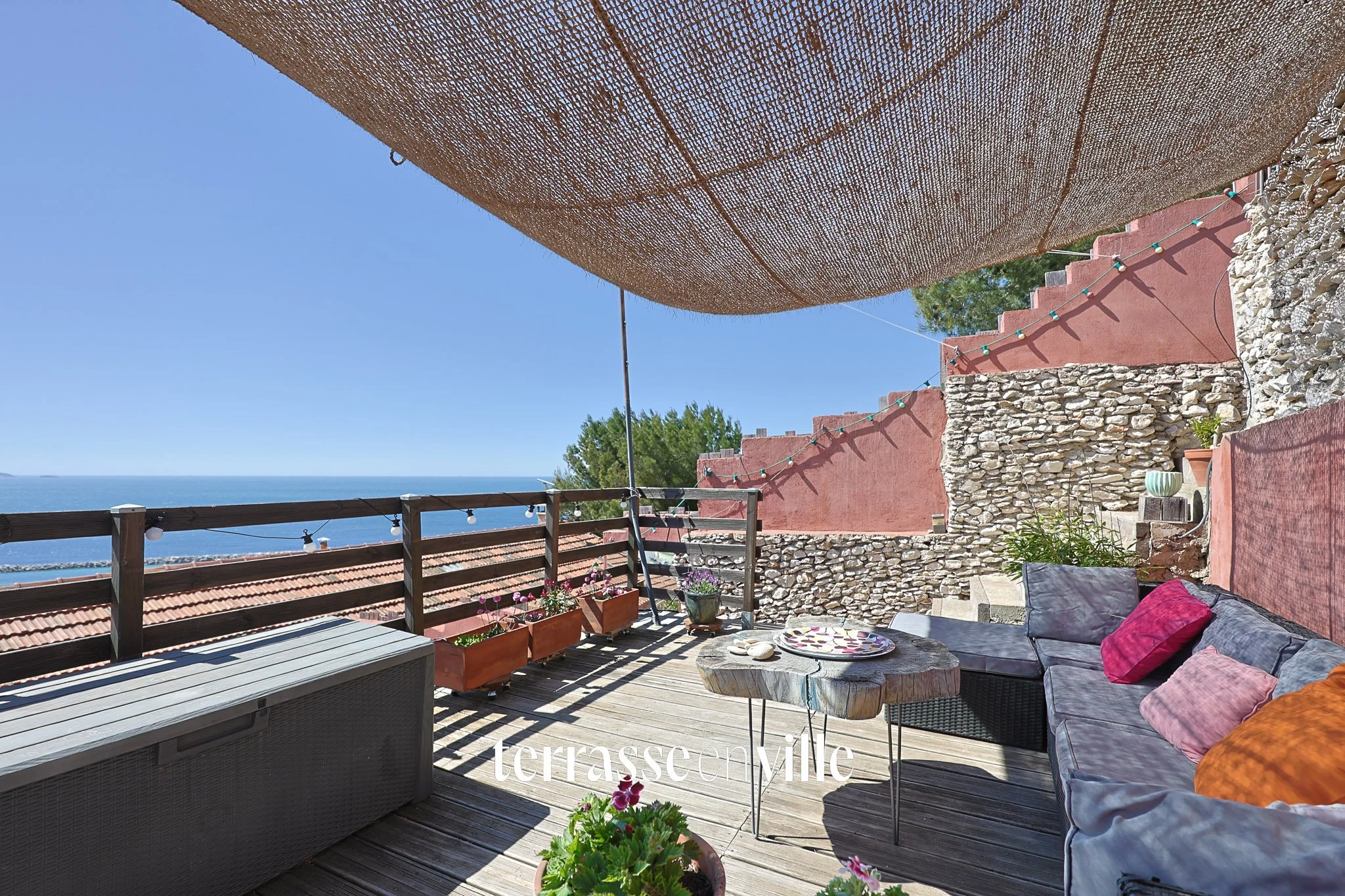 EXCLUSIVITE - L'ESTAQUE - MAISON 58m2 - CABANON 12m2 -TERRASSES - VUE MER 180° - 395 000€