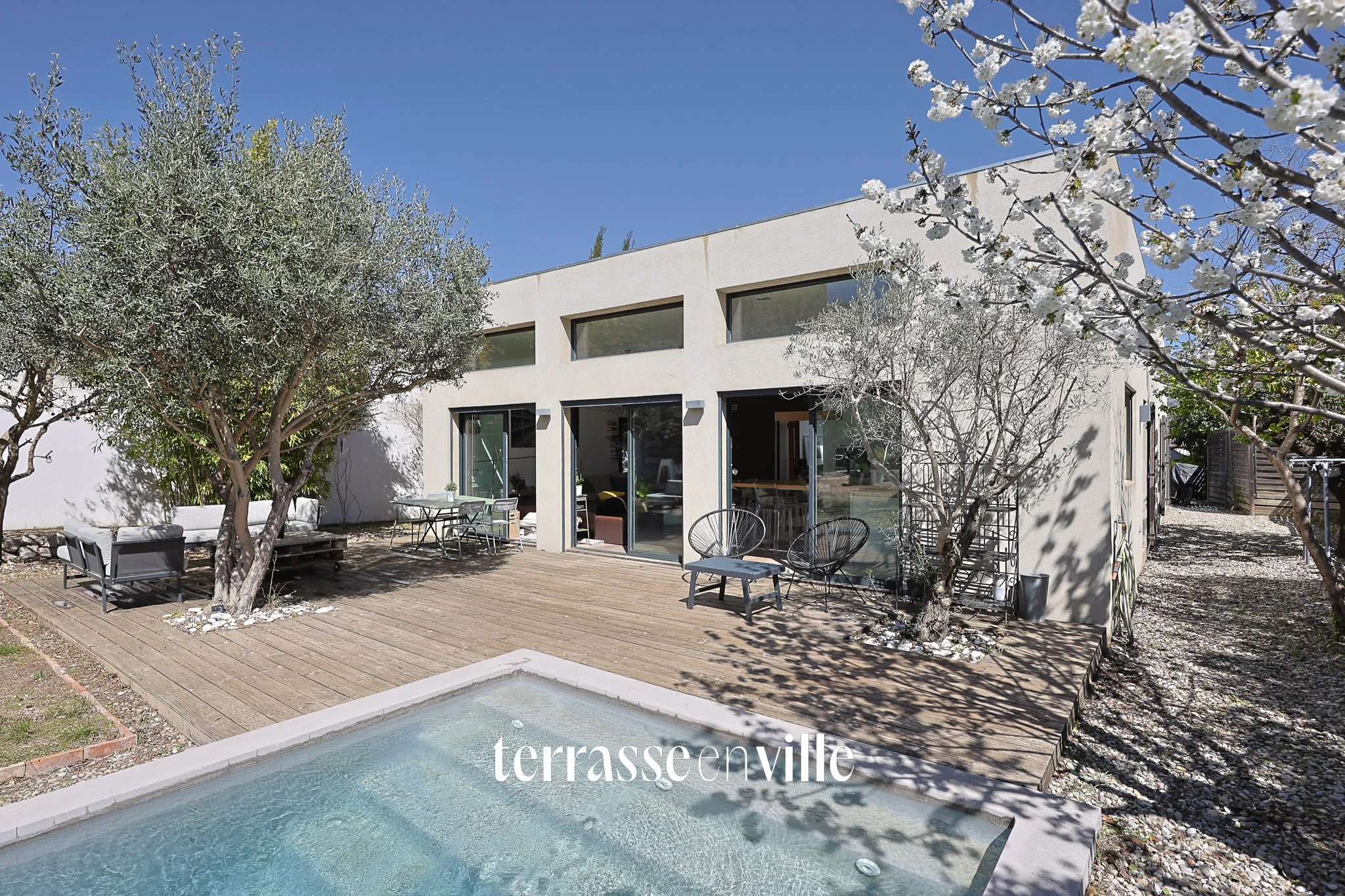 TROIS LUCS 13012 - MAISON - 147M2 - PARCELLE 1000M2 - PISCINE - PARKINGS - 980 000€