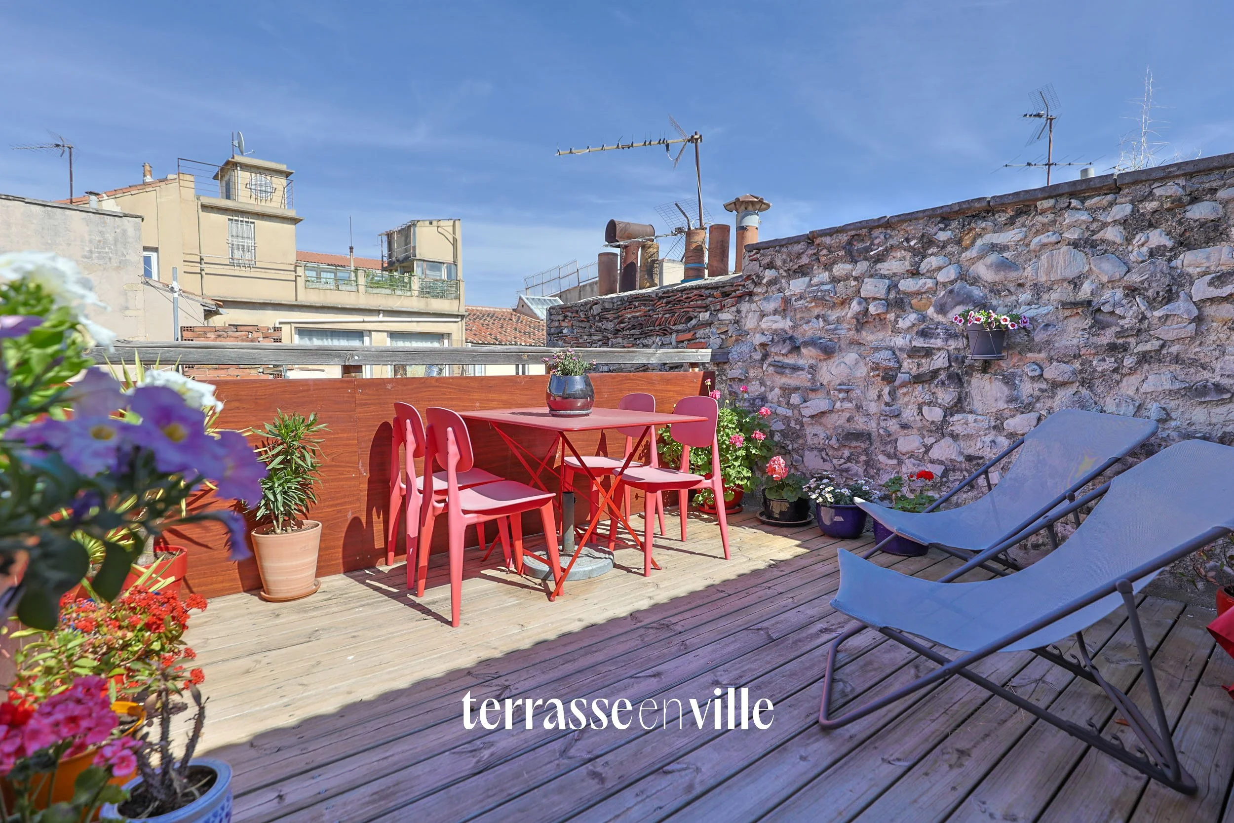 EXCLUSIVITÉ - OPERA - VIEUX PORT DERNIER ETAGE- T2/3 - 56 M2 - TOIT TERRASSE - 310 000 €