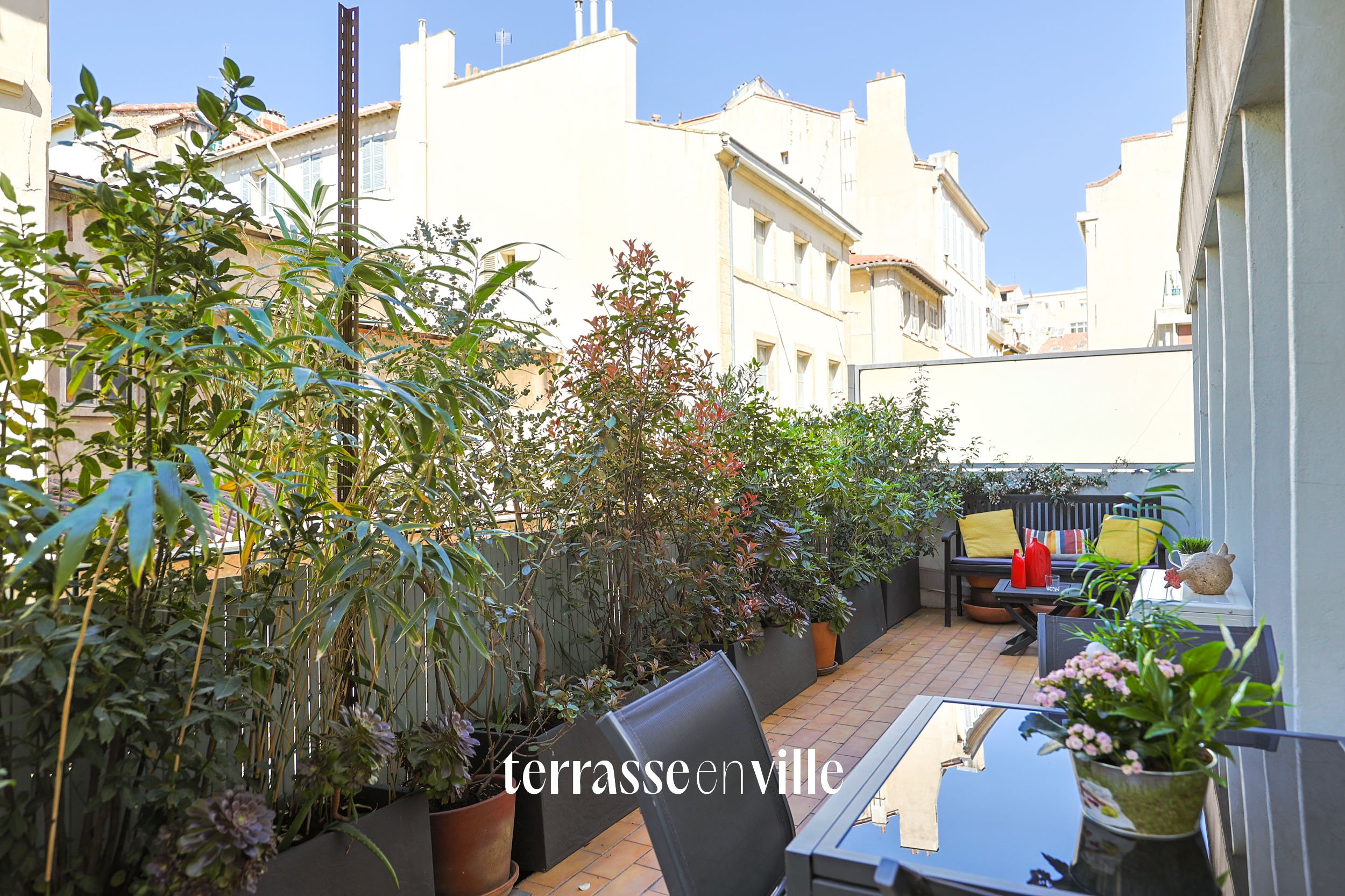 EXCLUSIVITE - BUILDING CANEBIERE - T3 - 97M2 - TERRASSE- 365 000€