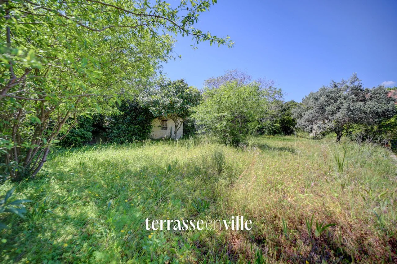 LA CIOTAT - PROCHE COMMERCES - MAISON 110 M2 T4 - JARDIN - PISCINE - PARKINGS - 560 000 €