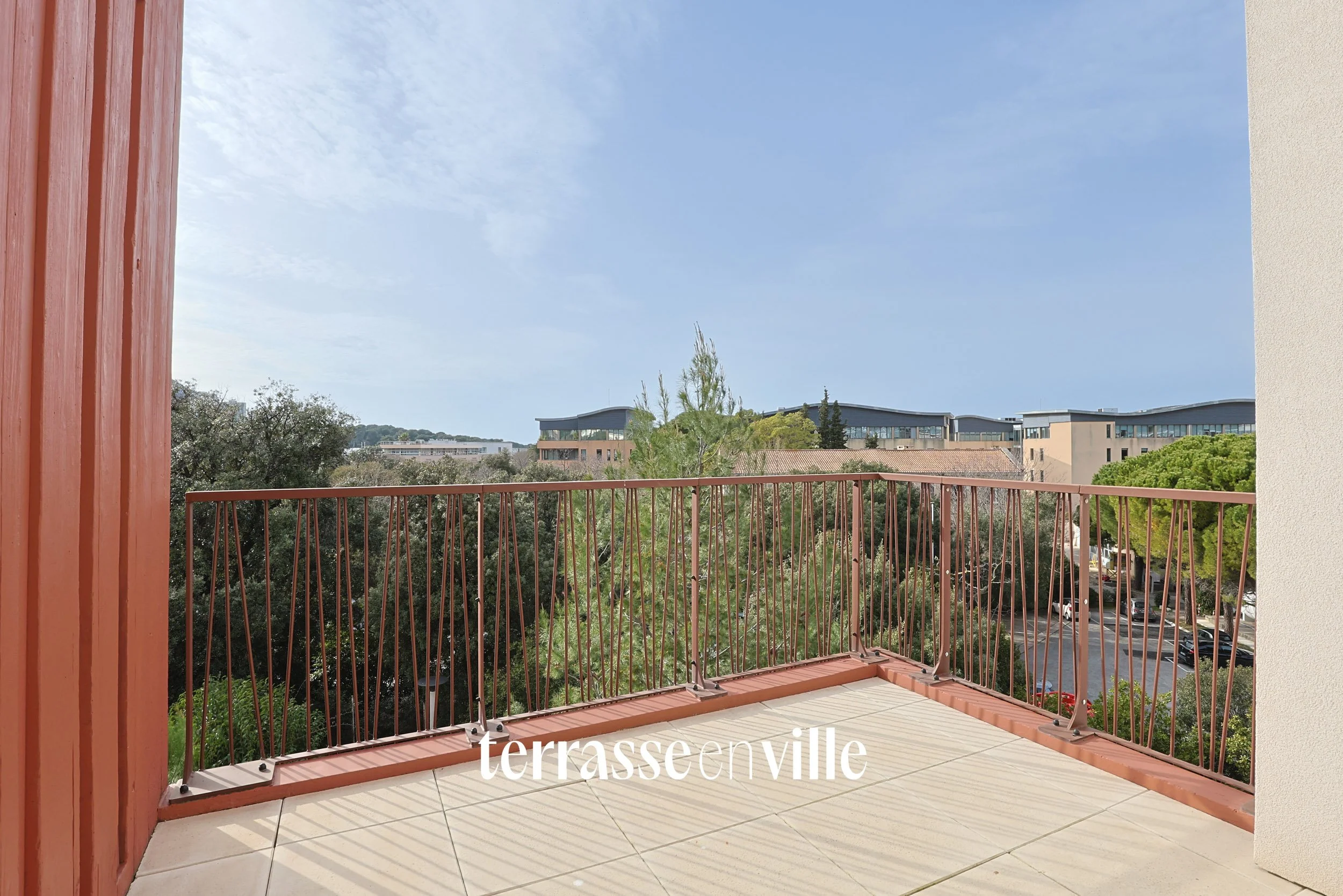 EXCLUSIVITE - MAZARGUES – T2 – TERRASSE – RESIDENCE RECENTE AVEC PISCINE - PARKING - 230 000 €